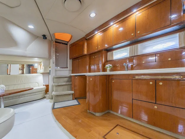 60ft Sundancer A-Yacht master cabin